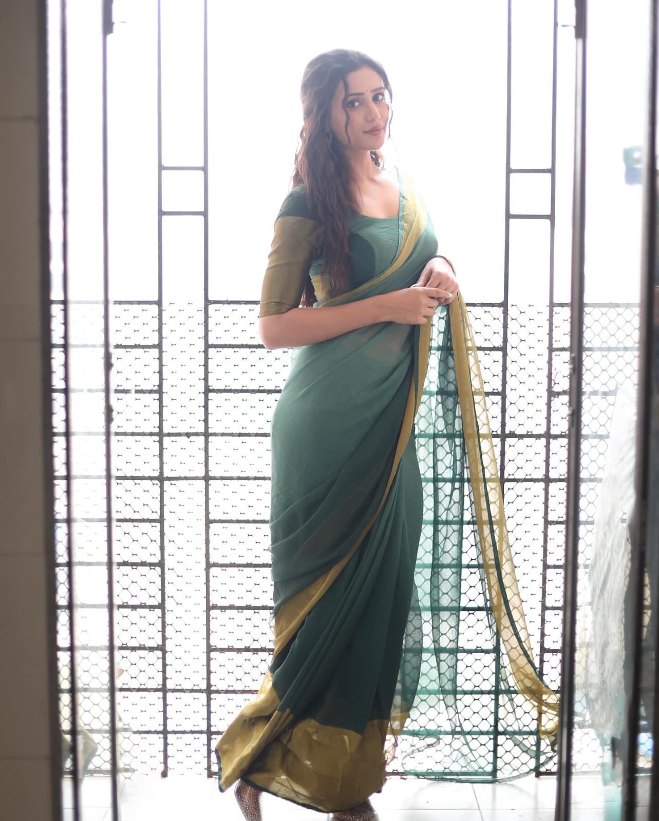 Ready To Wear Soft Chiffon Saree With Stitched Blouse With Zari Border