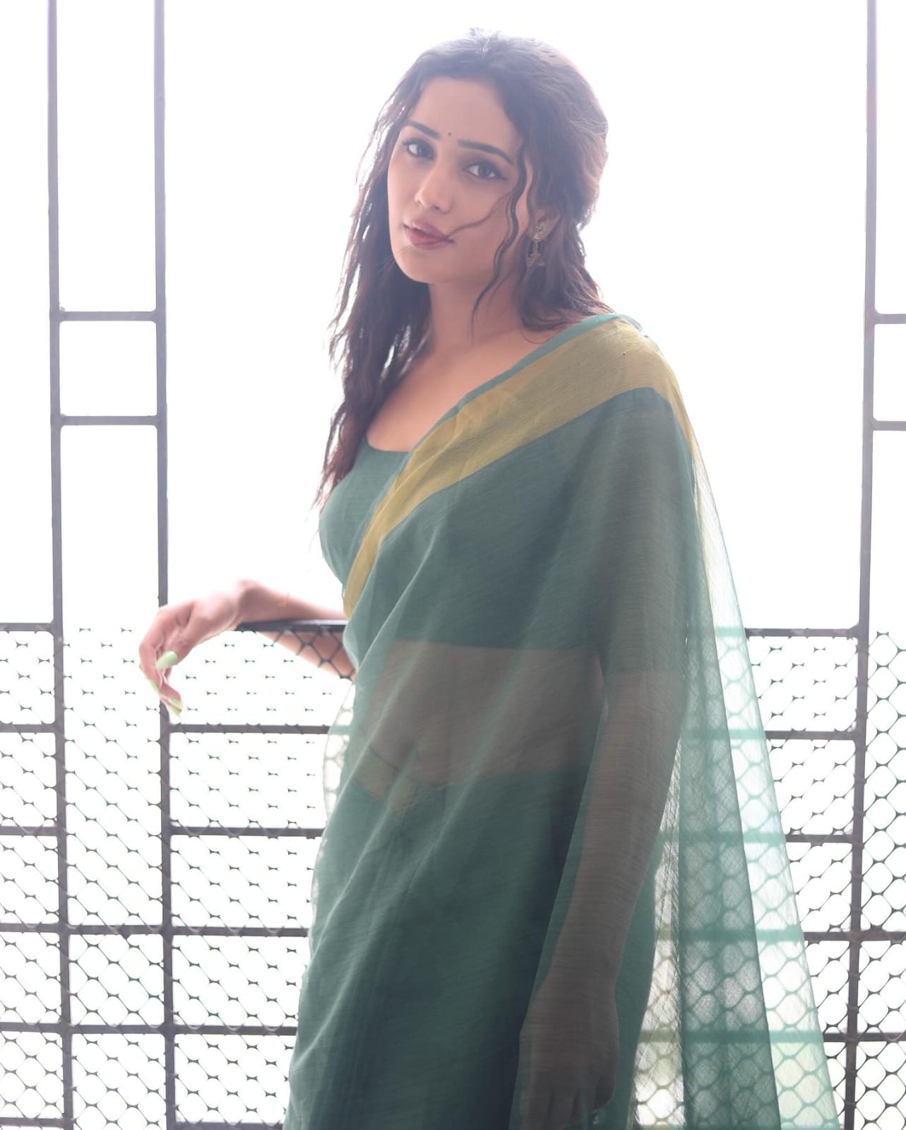 Ready To Wear Soft Chiffon Saree With Stitched Blouse With Zari Border