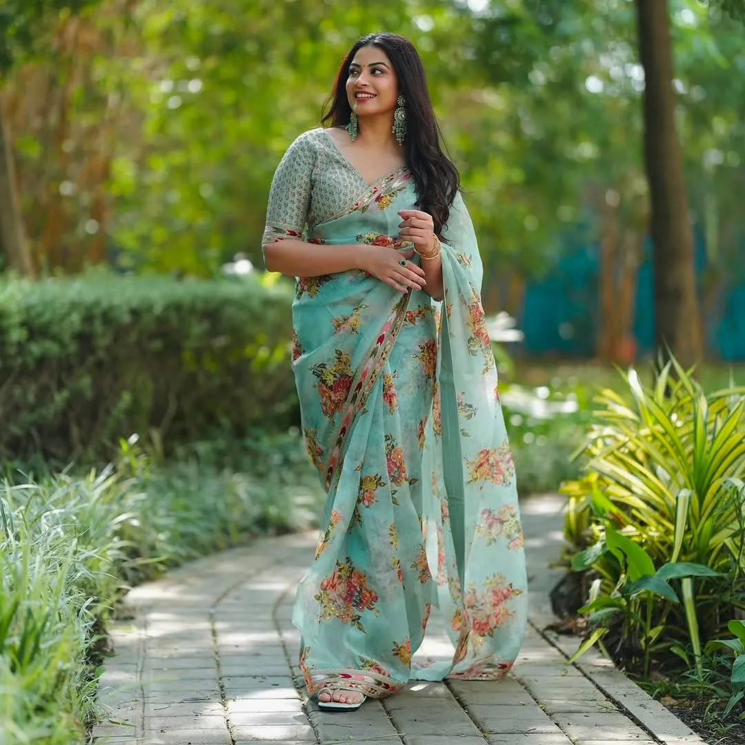 Party Wear Saree With Heavy Blouse
