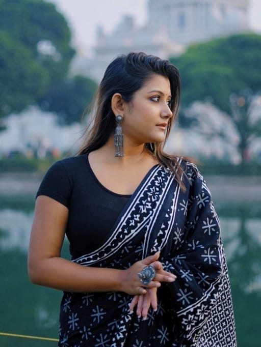 Ready To Wear Black Color Soft Linen Saree with Digital Print