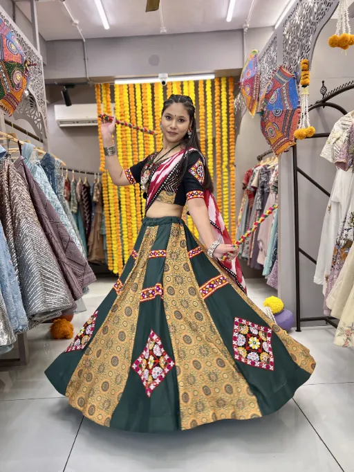 Stylish Traditional Navratri Chaniya Choli