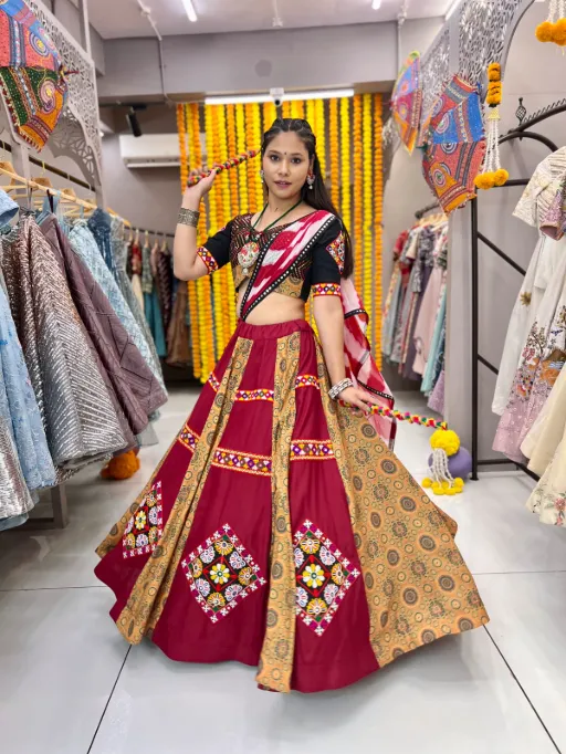 Stylish Traditional Navratri Chaniya Choli