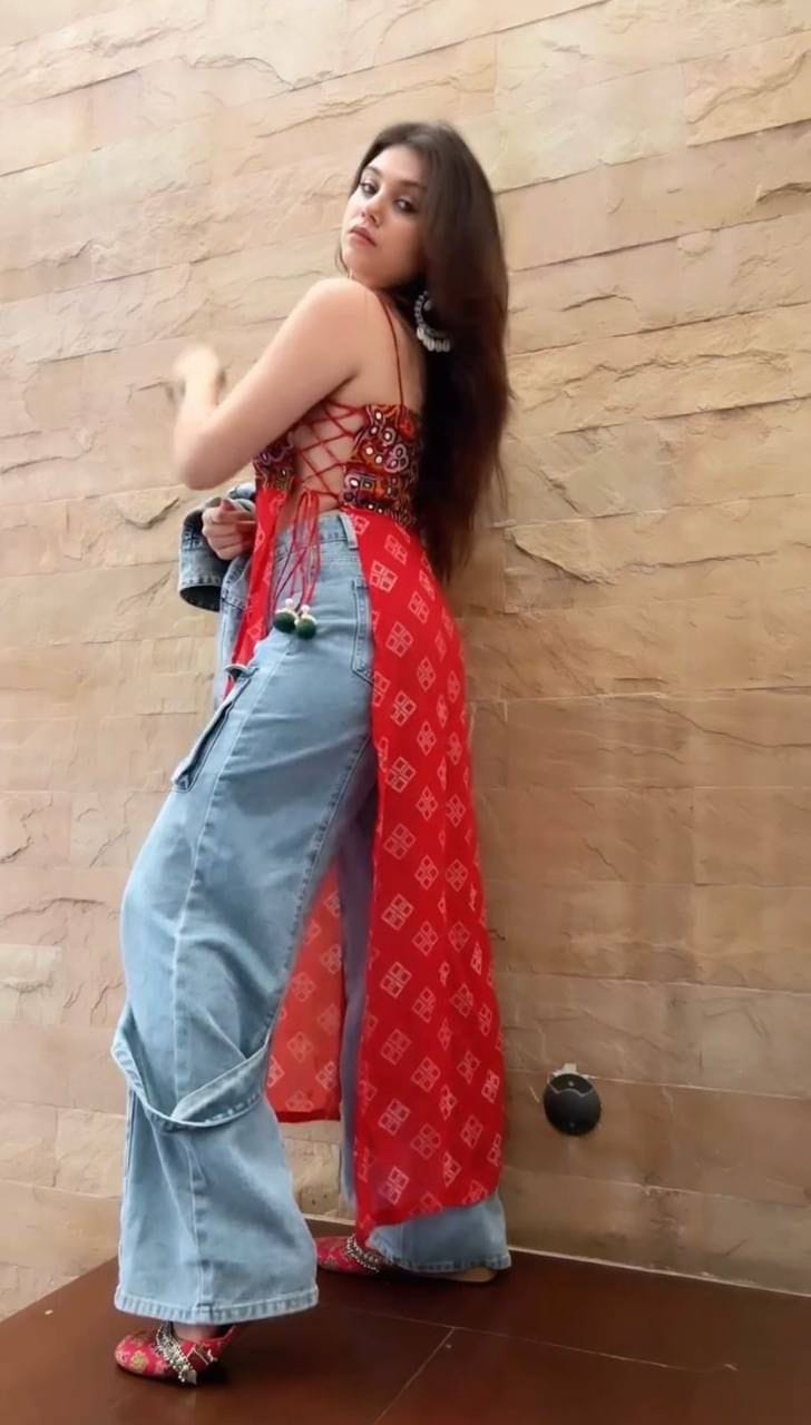 Vru Varchita kurti