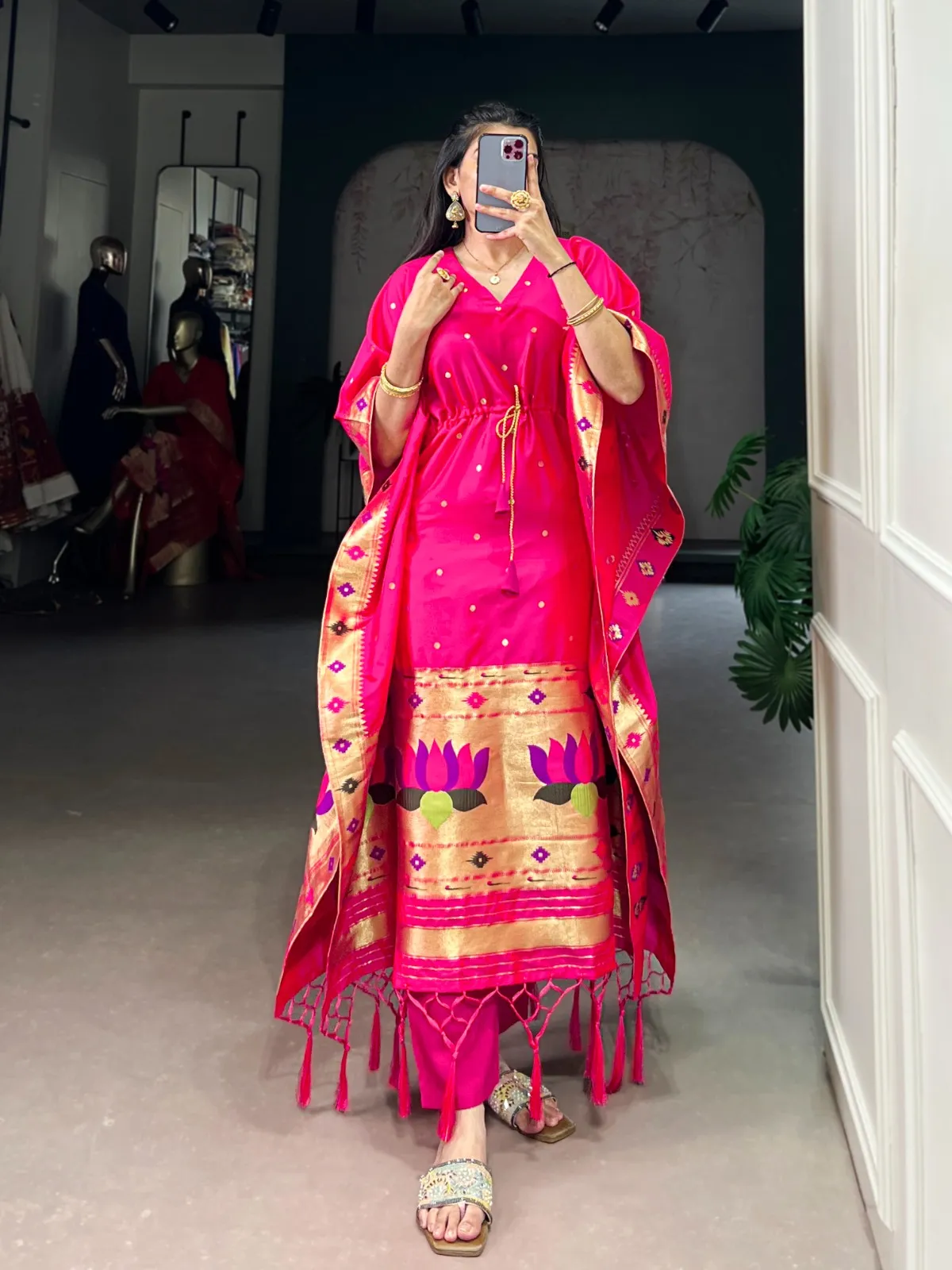 Buy Stylish Fancy Kaftans
