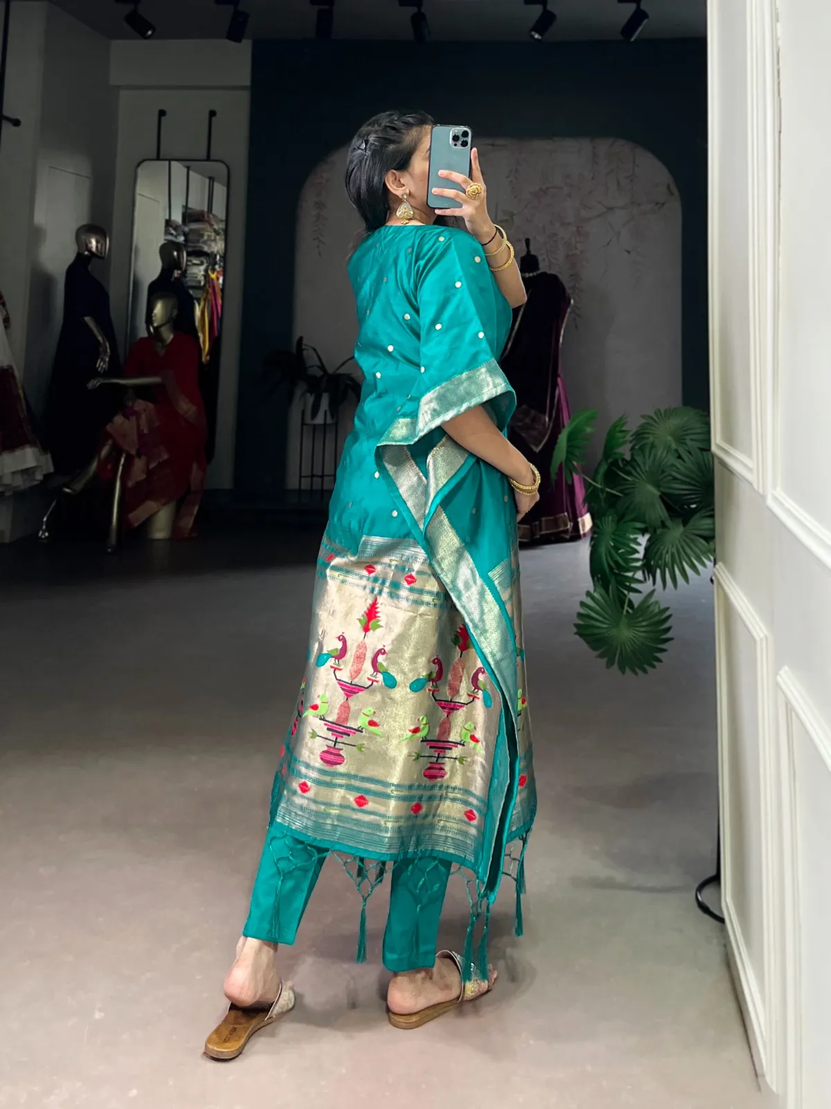 Buy Stylish Fancy Kaftans