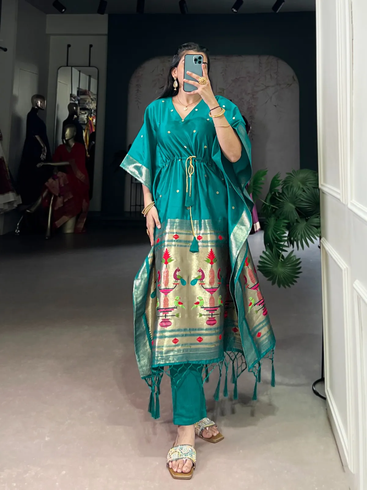 Buy Stylish Fancy Kaftans