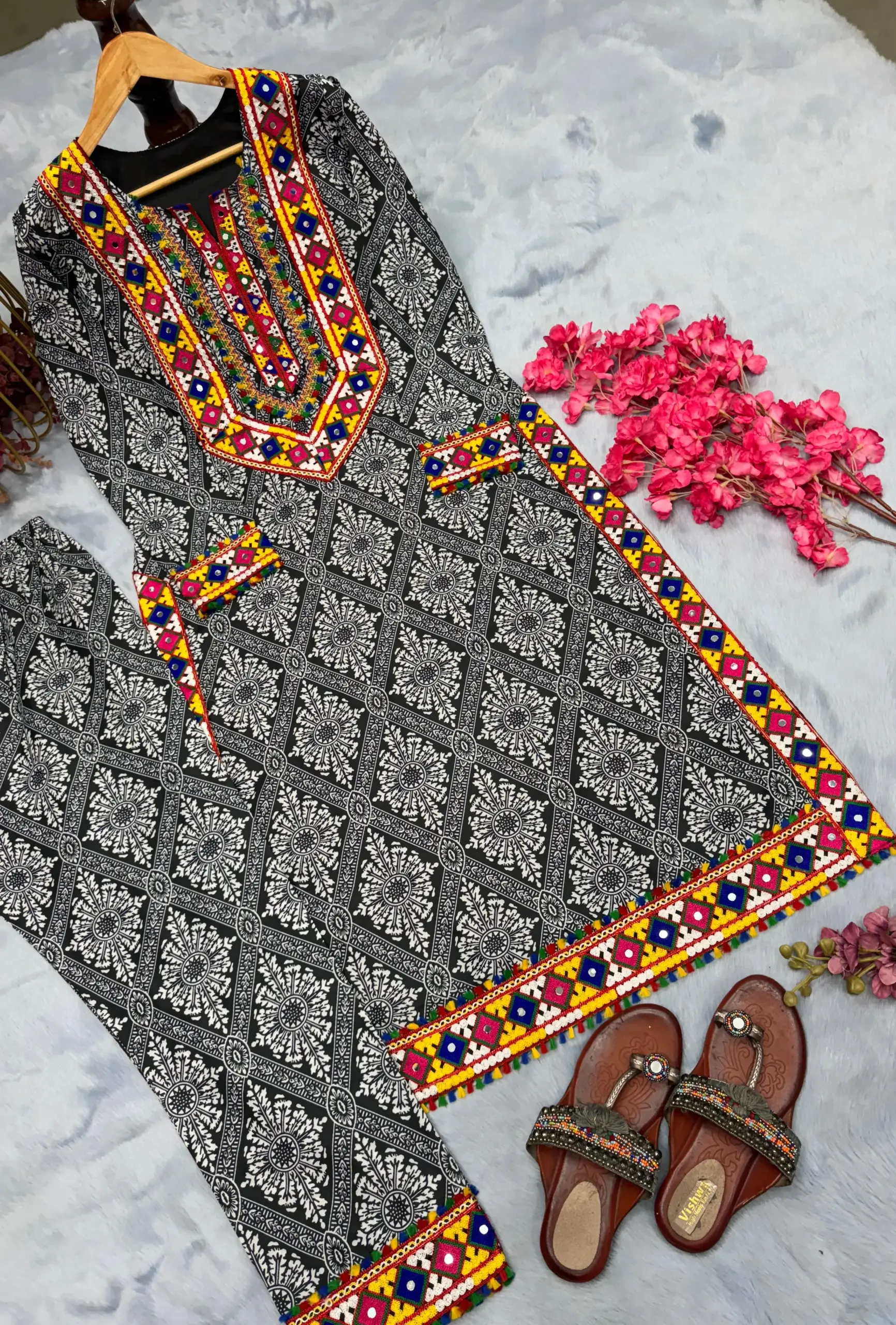 Trending Kurti Set With Kutchi Work