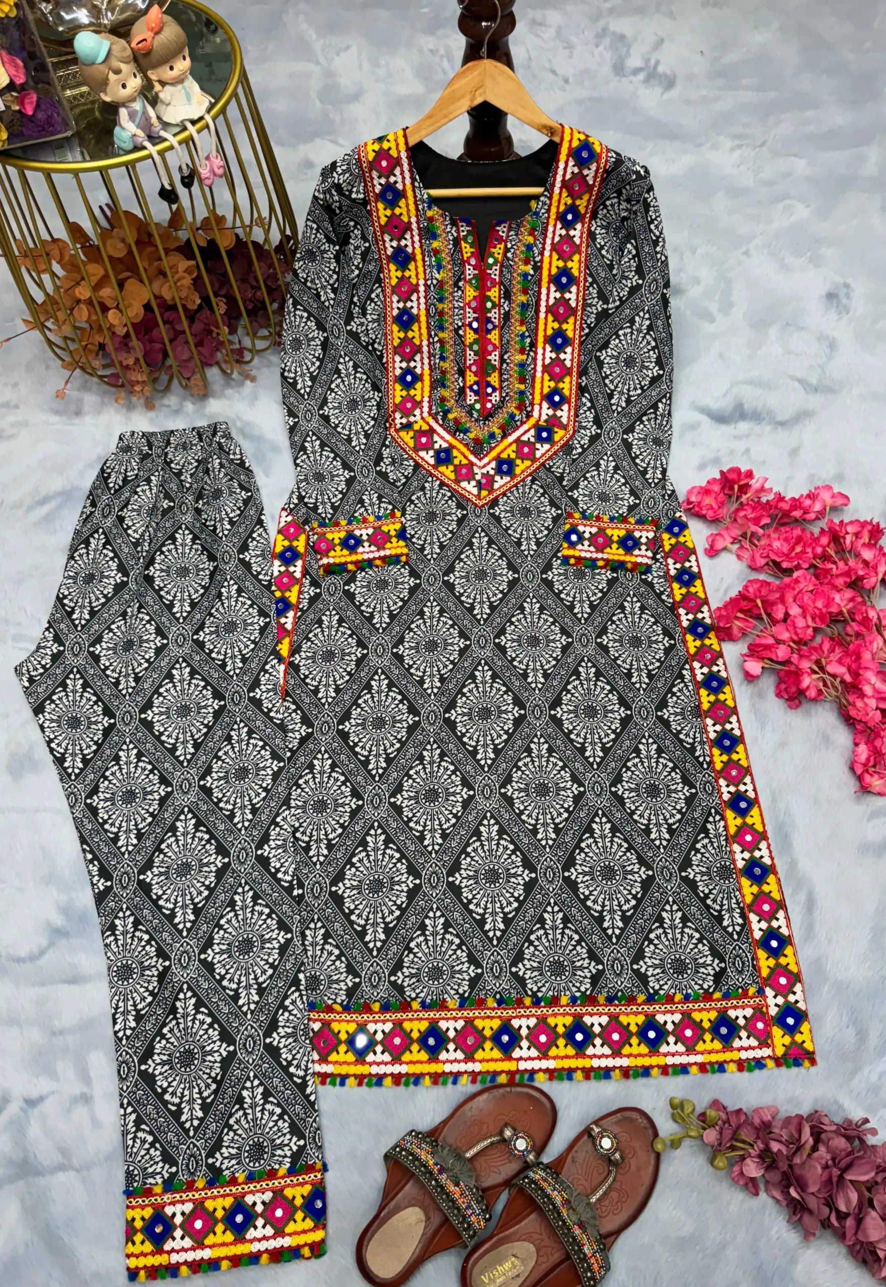 Trending Kurti Set With Kutchi Work