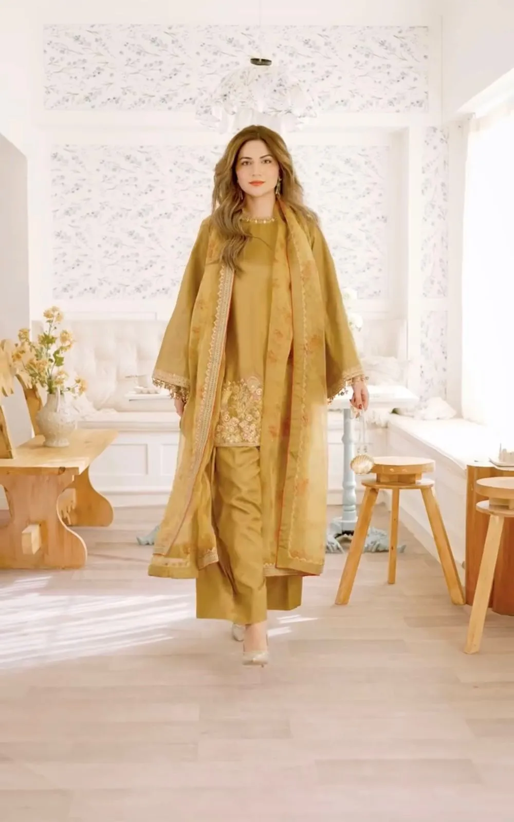 Trending Pakistani Suit Farsi Salwar