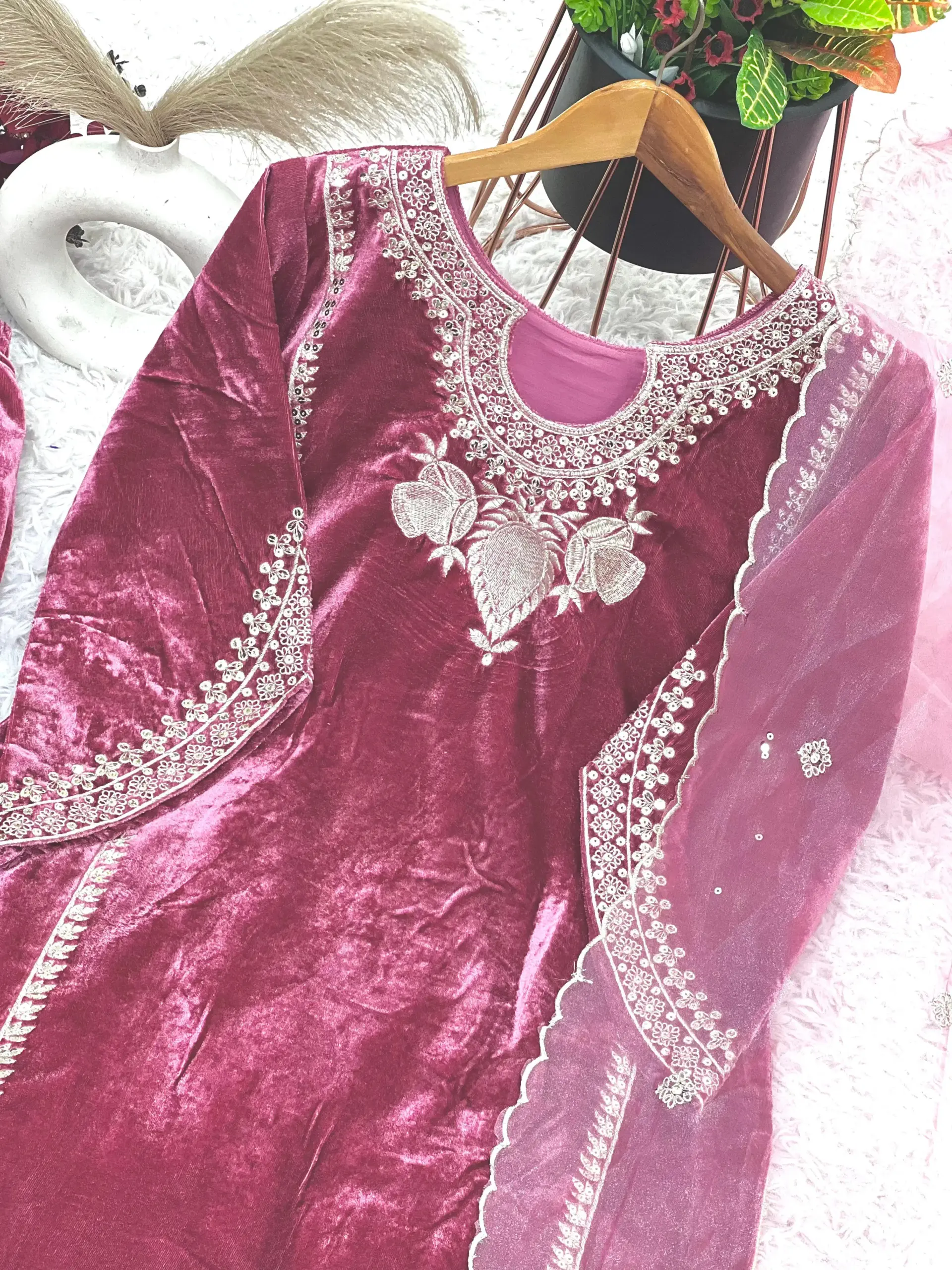 Pink Embroidery Winter Velvet Suit for Wedding