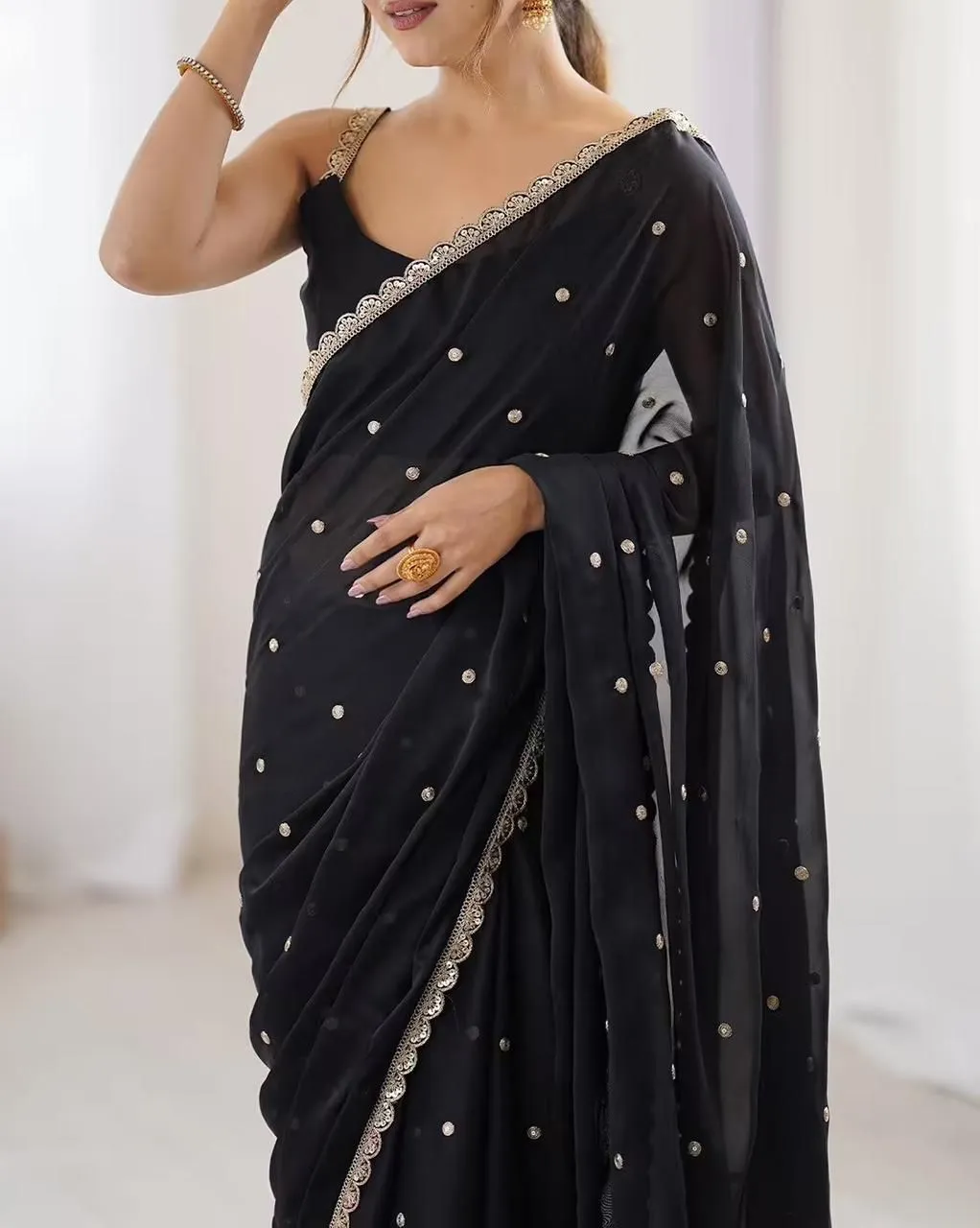 Stylish Border Wedding Saree Under1000
