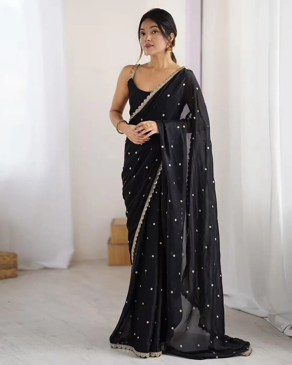 Stylish Border Wedding Saree Under1000