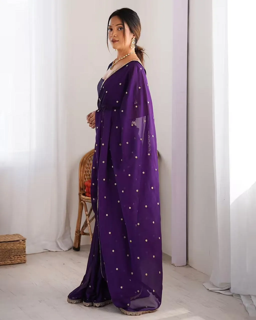 Stylish Border Wedding Saree Under1000