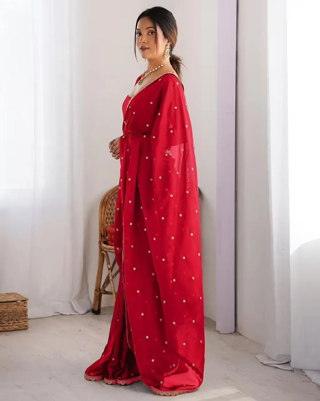 Stylish Border Wedding Saree Under1000