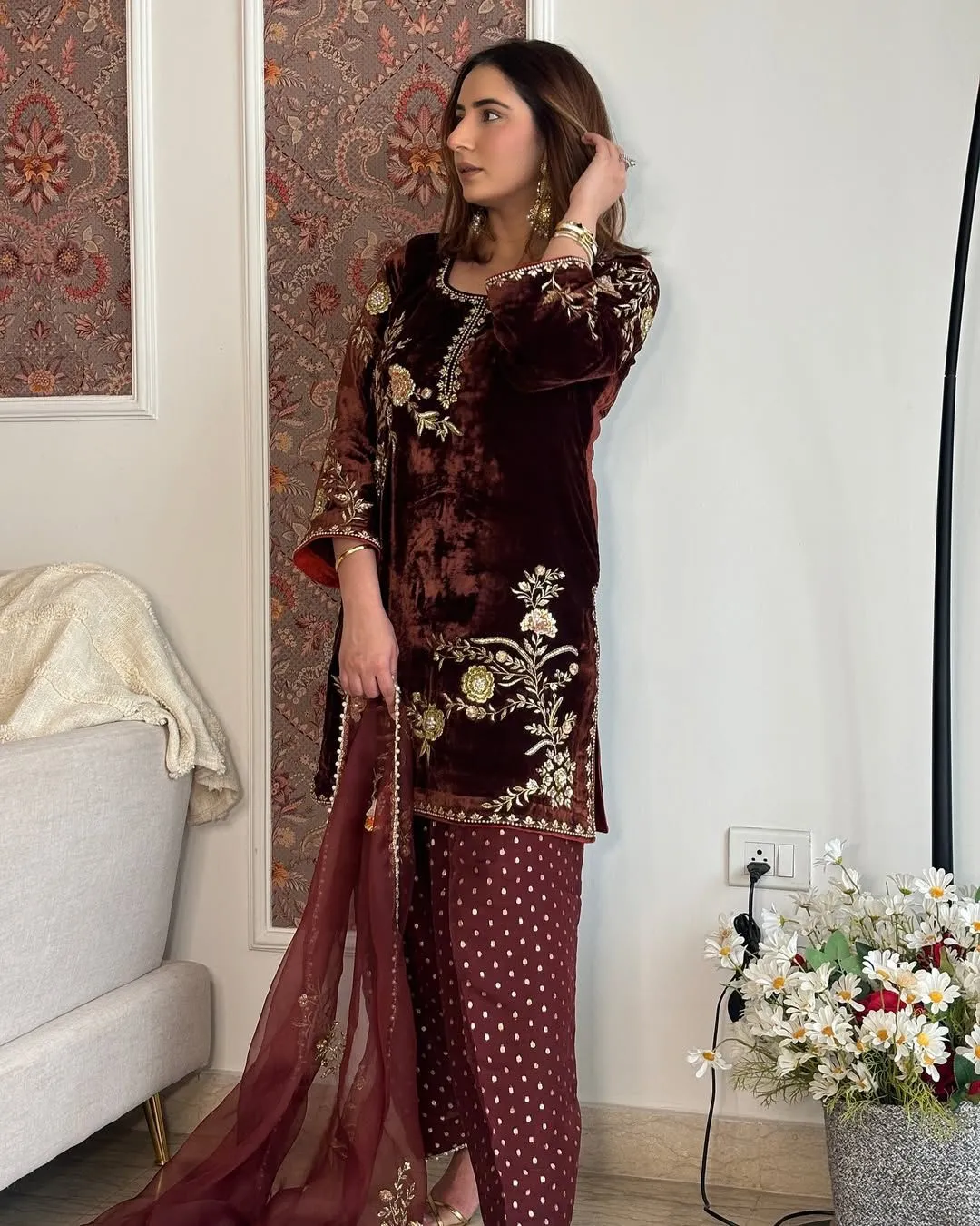 Stylish Velvet Farsi Salwar Suit