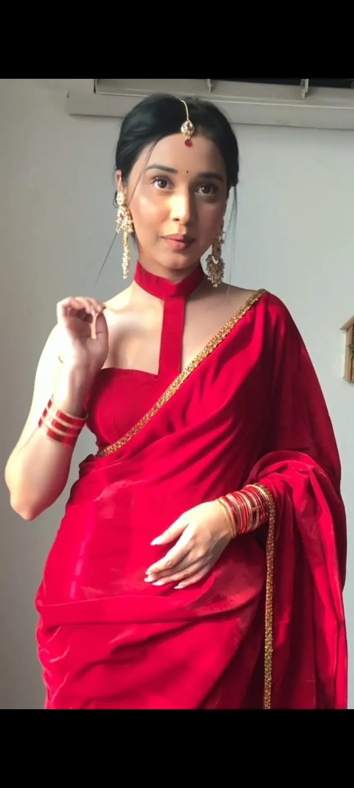 Big Boss Inspired Red Velvet Readymade Saree