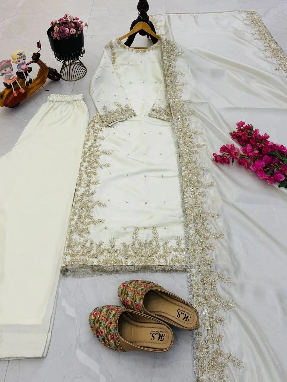 Hania Ameer Inspired White Salwar Suit
