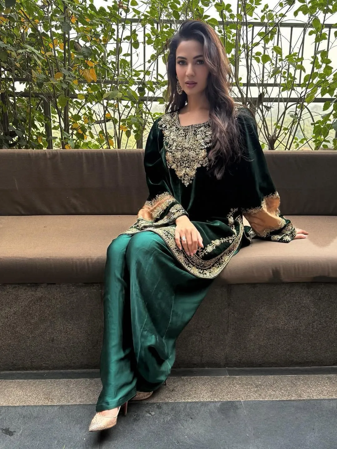 Jannat Movie Star Sonal Chauhan Inspired Farsi Salwar Suit