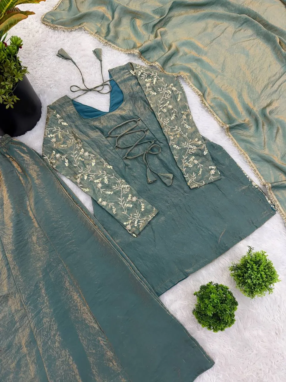 Peacock Embroidery Short Shirt Suit