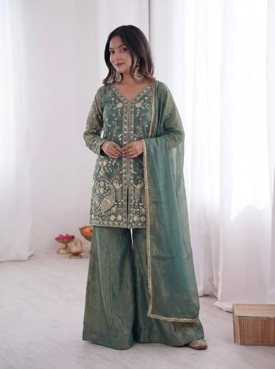 Peacock Embroidery Short Shirt Suit