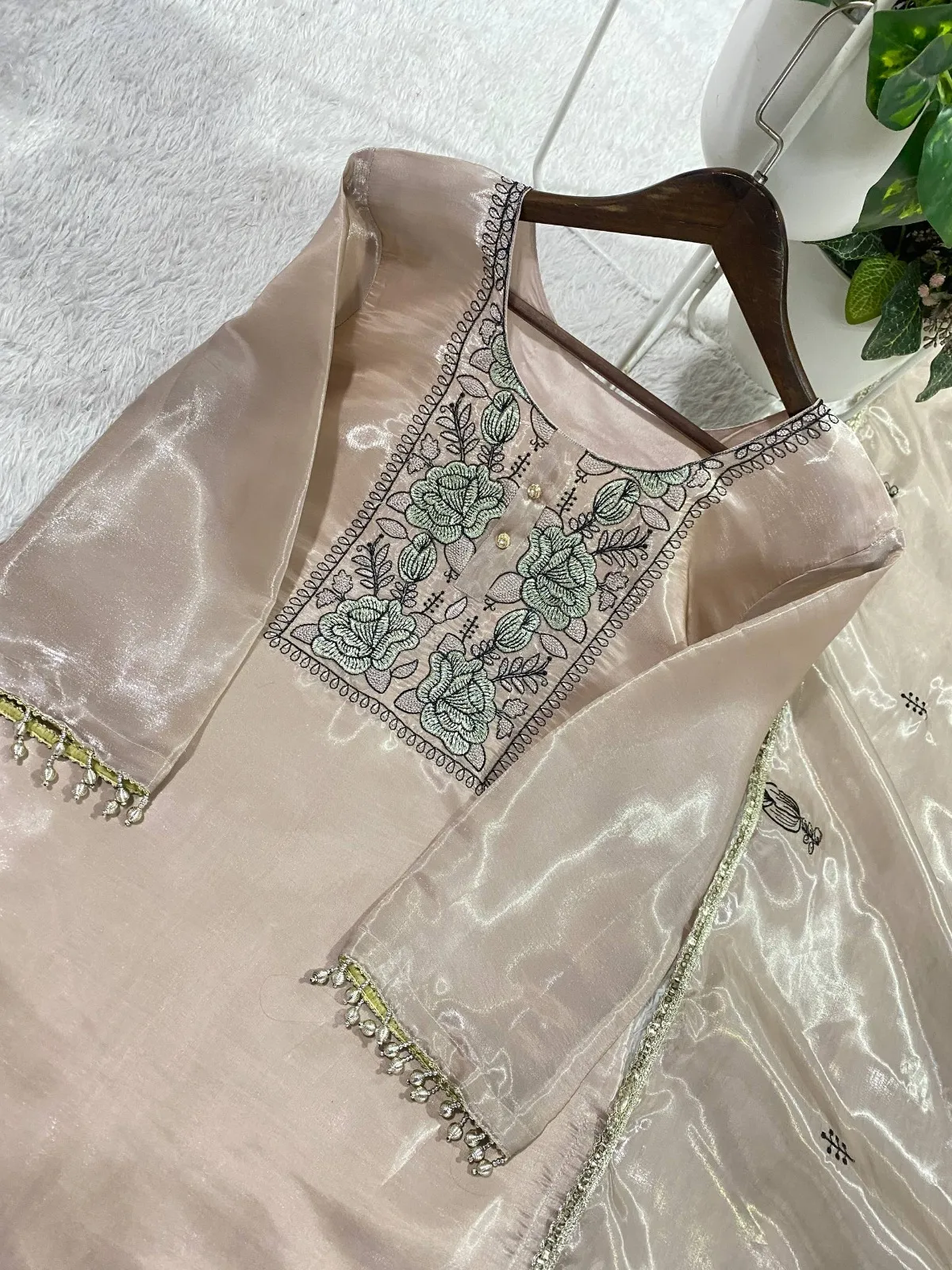 Chiku Color Cut Work Pakistani Suit