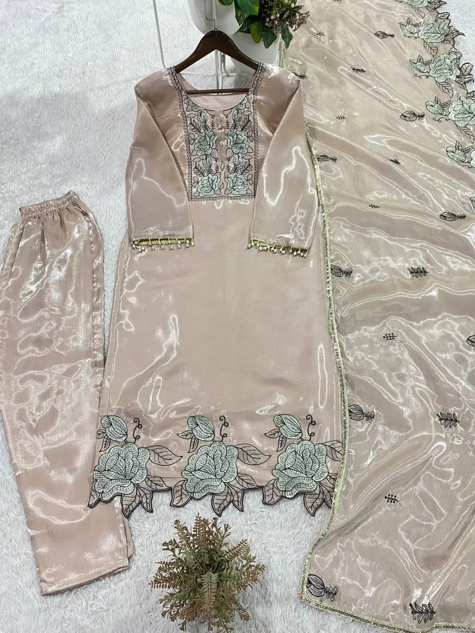 Chiku Color Cut Work Pakistani Suit