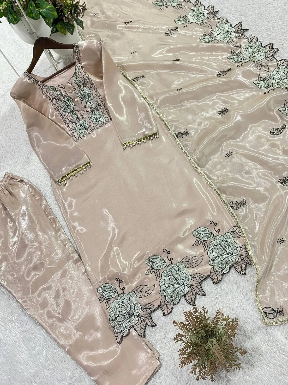 Chiku Color Cut Work Pakistani Suit