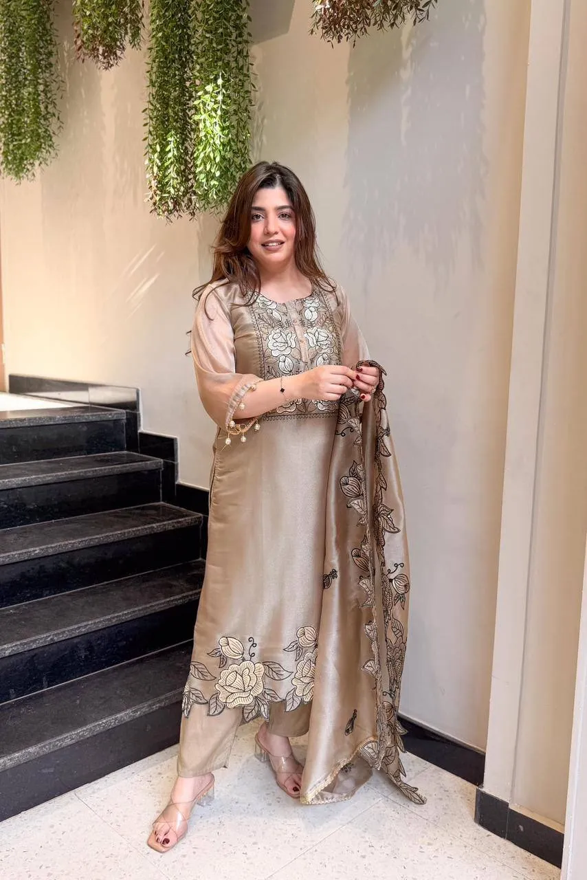 Chiku Color Cut Work Pakistani Suit