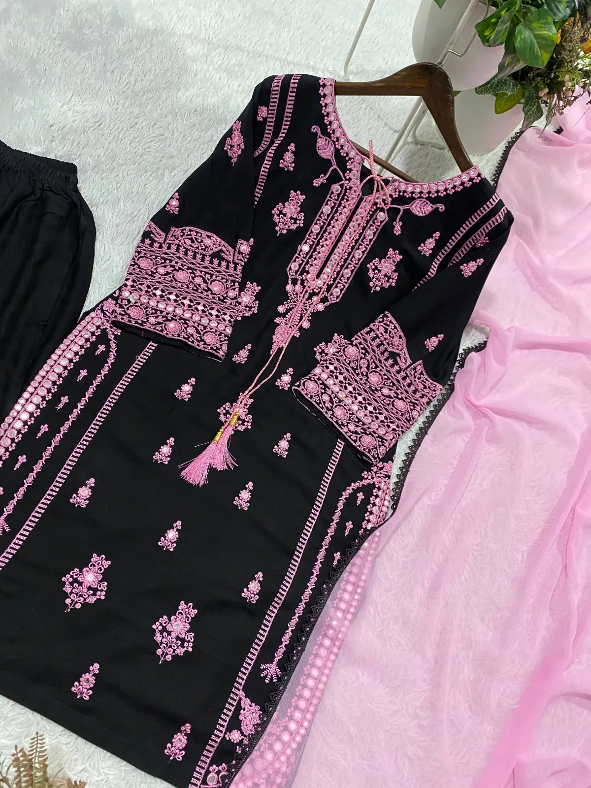 Hania Ameer Inspired Readymade Pakistani Suit