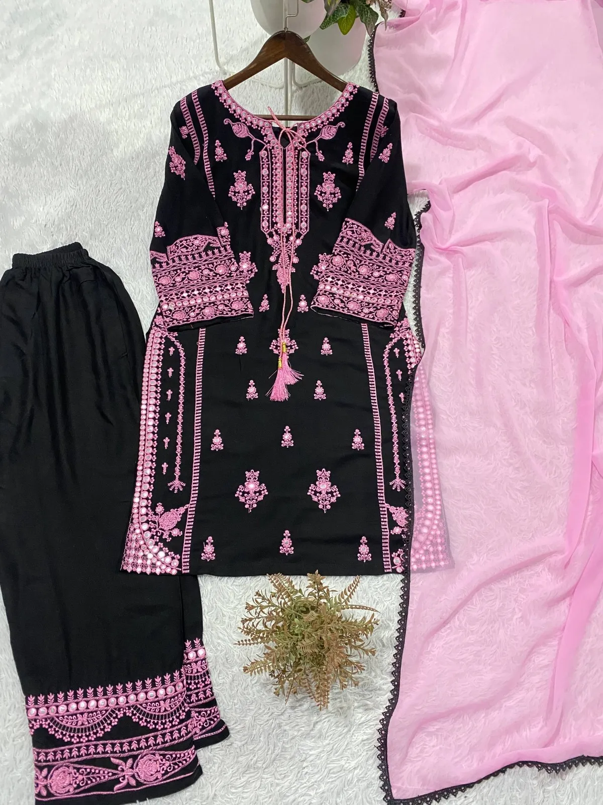 Hania Ameer Inspired Readymade Pakistani Suit