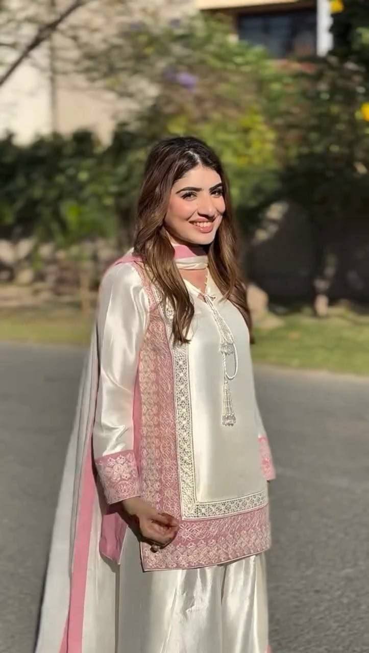 Pakistani Style Inspired Farshi Salwar With Pink Dupatta