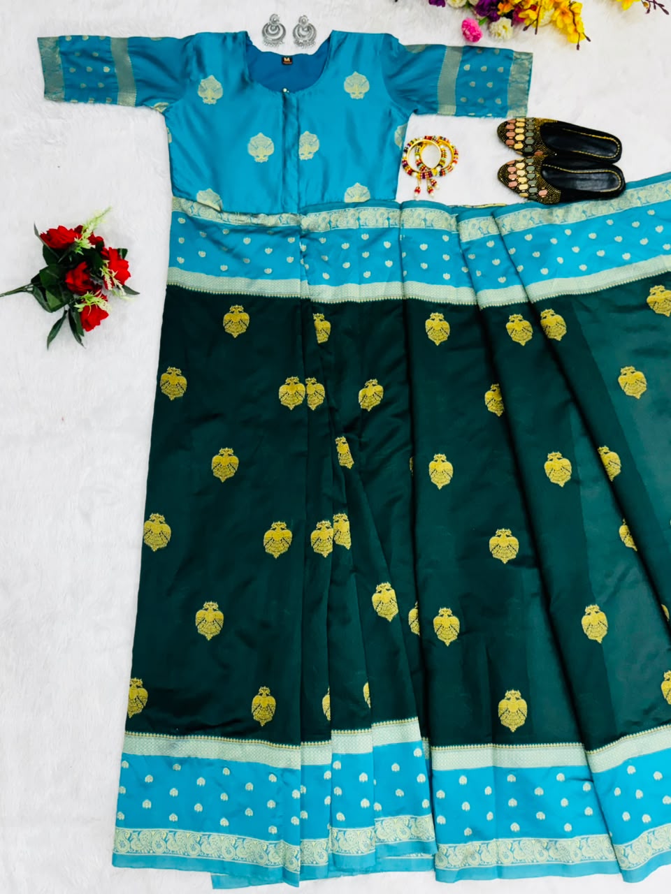 New Zip and Go Saree in Green and Blue