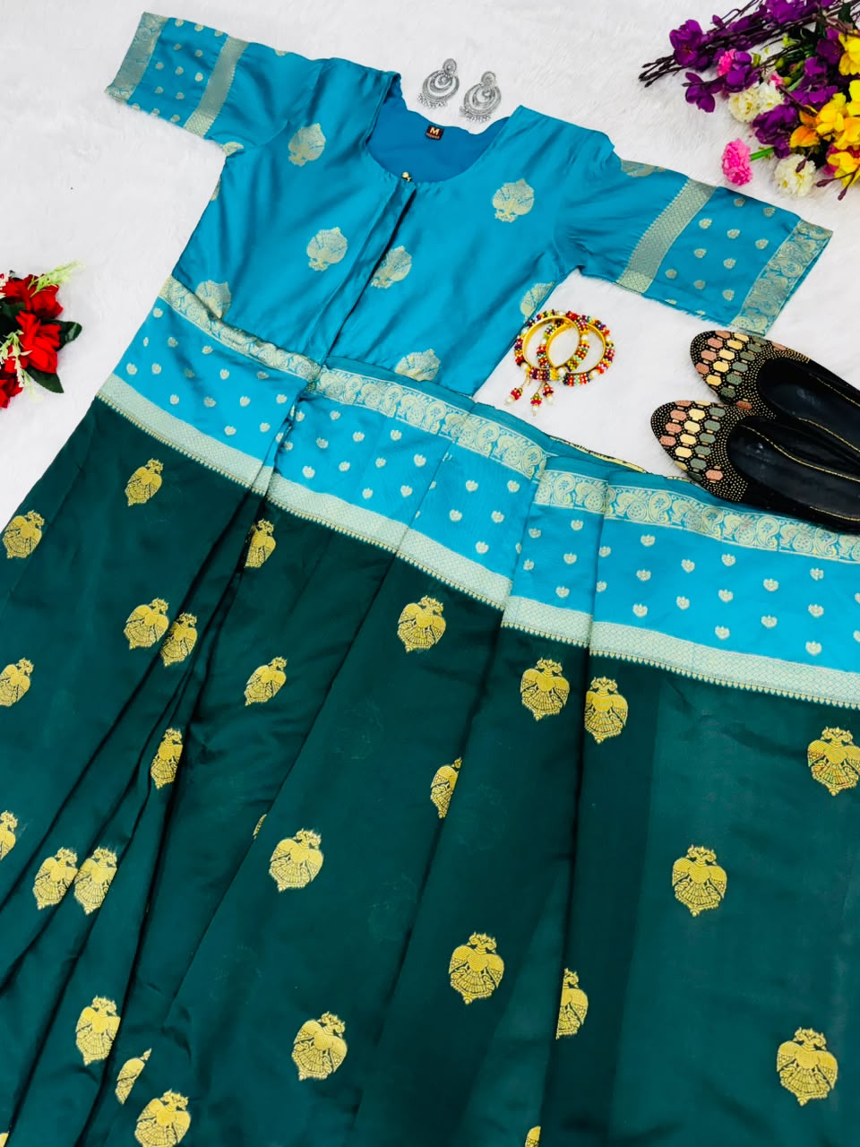 New Zip and Go Saree in Green and Blue