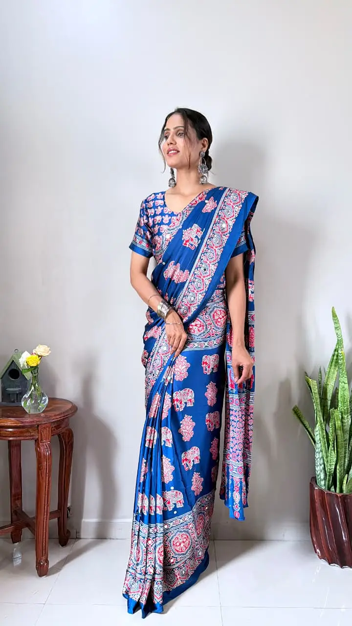 1 min saree with print and mirror work
