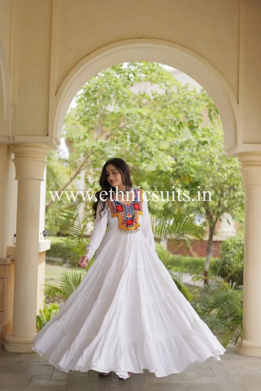 Long FUll white anarkali to wear in navratri 2026